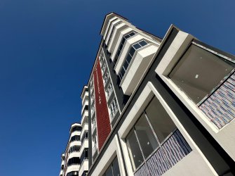 SAMSUN İLKADIM KIŞLA MAH 8.KAT 3+1 YERDEN ISITMALI 2 GENİŞ BALKON 2 BANYO ADA MUTFAK ÖZEL YAPIM OTOPARKLI 145m2 KUPON SIFIR DAİRE