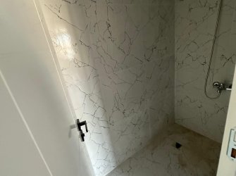 SAMSUN İLKADIM KIŞLA MAH 8.KAT 3+1 YERDEN ISITMALI 2 GENİŞ BALKON 2 BANYO ADA MUTFAK ÖZEL YAPIM OTOPARKLI 145m2 KUPON SIFIR DAİRE