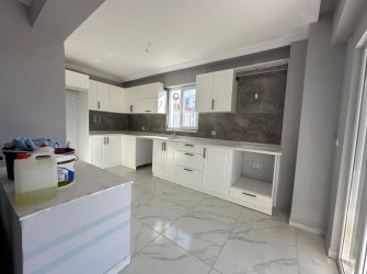 SAMSUN İLKADIM KIŞLA MAH 8.KAT 3+1 YERDEN ISITMALI 2 GENİŞ BALKON 2 BANYO ADA MUTFAK ÖZEL YAPIM OTOPARKLI 145m2 KUPON SIFIR DAİRE