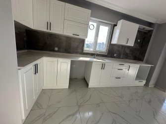 SAMSUN İLKADIM KIŞLA MAH 8.KAT 3+1 YERDEN ISITMALI 2 GENİŞ BALKON 2 BANYO ADA MUTFAK ÖZEL YAPIM OTOPARKLI 145m2 KUPON SIFIR DAİRE