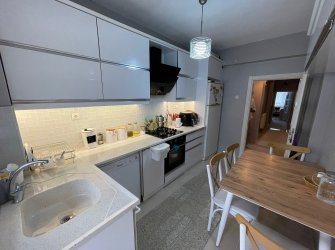 SAMSUN İLKADIM HÜRRİYET MAH 3+1 125 m2 3.KAT İÇİ FULL YAPILI MUTFAK AYRI ALATURKA TUVALET VESTİYER TAKILI 2 CAM BALKONLU FIRSAT DAİRE 