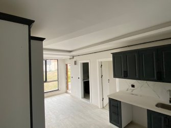 SAMSUN ATAKUM KURUPELİT MAH 1+1 50m2 1.KAT BALKONLU YERDEN ISITMALI OTOPARKLI ASANSÖRLÜ SIFIR DAİRE 