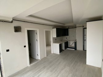 SAMSUN ATAKUM KURUPELİT MAH 1+1 50m2 1.KAT BALKONLU YERDEN ISITMALI OTOPARKLI ASANSÖRLÜ SIFIR DAİRE 