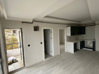 SAMSUN ATAKUM KURUPELİT MAH 1+1 50m2 1.KAT BALKONLU YERDEN ISITMALI OTOPARKLI ASANSÖRLÜ SIFIR DAİRE 