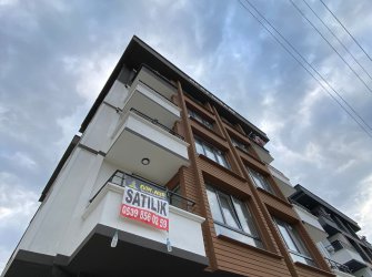 SAMSUN ATAKUM KURUPELİT MAH 1+1 50m2 1.KAT BALKONLU YERDEN ISITMALI OTOPARKLI ASANSÖRLÜ SIFIR DAİRE 