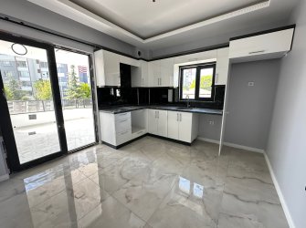 SAMSUN ATAKUM KAMALI’DA 3+1 1.KAT EBEVEYN BANYOLU GENİŞ BALKONLU YERDEN ISITMALI 145m2 ÖNÜ AÇIK OTOPARKLI LÜX YAPIM FIRSAT DAİRE