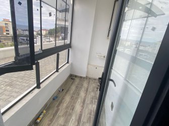 SAMSUN ATAKUM KURUPELİT MH 1+1 50m2 YÜKSEK GİRİŞ CAM BALKONLU YERDEN ISITMALI OTOPARKLI SIFIR FIRSAT DAİRE