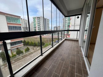 SAMSUN İLKADIM BARUTHANE MAH. 2+1 2.KAT 110m2   OTOPARKLI ASANSÖRLÜ 2 BALKONLU EBEVEYN BANYOLU CAM BALKONLU KOMBİSİ TAKILI FIRSAT DAİRE…