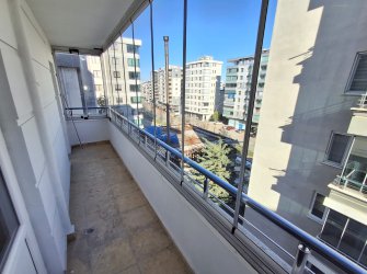 SAMSUN ATAKUM ATAKENT MH. CAĞLOĞLU BULVARINA CEPHE 3+1 4.KAT 120m2 CAM BALKONLU FIRSAT DAİRE...