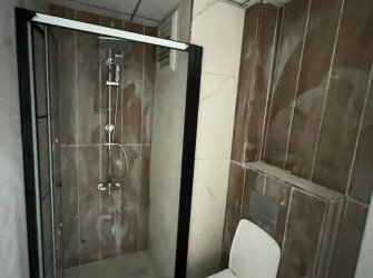SAMSUN ATAKUM YENİMAHALLE MAH 1+1 50m2 YERDEN ISITMALI SIFIR EŞYALI GENİŞ BALKONLU SON 3 DAİRE