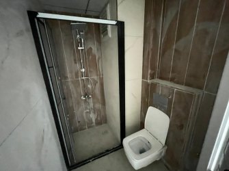 SAMSUN ATAKUM YENİMAHALLE MAH 1+1 50m2 YERDEN ISITMALI SIFIR EŞYALI GENİŞ BALKONLU SON 3 DAİRE