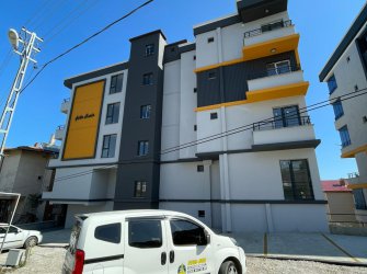 SAMSUN ATAKUM YENİMAHALLE MAH 1+1 50m2 YERDEN ISITMALI SIFIR EŞYALI GENİŞ BALKONLU SON 3 DAİRE