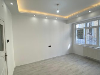 SAMSUN İLKADIM PAZAR MAH 2+1 90m2 İÇİ ÖZEL YAPIM CAM BALKONLU KREDİYE UYGUN MÜKEMMEL KONUMDA YÜKSEK GİRİŞ KAT DAİRE 