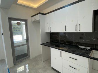 SAMSUN İLKADIM PAZAR MAH 2+1 90m2 İÇİ ÖZEL YAPIM CAM BALKONLU KREDİYE UYGUN MÜKEMMEL KONUMDA YÜKSEK GİRİŞ KAT DAİRE 