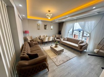 SAMSUN İLKADIM TEPECİK MH. 3+1 4. KAT 130 M2 EBEVEYN BANYOLU CAM BALKONLU VESTİYERLİ MASRAFSIZ 1 YILLIK FIRSAT DAİRE..