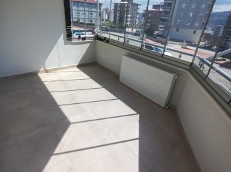 SAMSUN İLKADIM TEPECİK MAH 3+1 135m2 2 CAM BALKON 2 BANYO OTOPARKLI 5 YILLIK 1.KAT KUPON DAİRE
