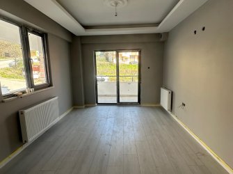 SAMSUN İLKADIM KIŞLA MAH 3+1 2 BALKONLU 140m2 EBEVEYN BANYOLU TERS DUBLEX 1.KAT SIFIR DAİRE