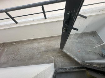 SAMSUN İLKADIM KIŞLA MAH 3+1 2 BALKONLU 140m2 EBEVEYN BANYOLU TERS DUBLEX 1.KAT SIFIR DAİRE