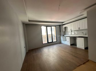 SAMSUN İLKADIM RASATHANE MAH 1+1 EBEVEYN BANYOLU ASANSÖRLÜ CADDEYE CEPHE 50m2 1.KAT YERDEN ISITMALI  SIFIR DAİRE