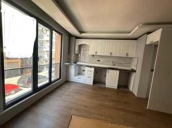 SAMSUN İLKADIM RASATHANE MAH 1+1 EBEVEYN BANYOLU ASANSÖRLÜ CADDEYE CEPHE 50m2 1.KAT YERDEN ISITMALI  SIFIR DAİRE