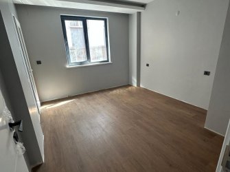SAMSUN İLKADIM RASATHANE MAH 1+1 EBEVEYN BANYOLU ASANSÖRLÜ CADDEYE CEPHE 50m2 1.KAT YERDEN ISITMALI  SIFIR DAİRE