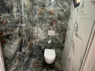 SAMSUN İLKADIM RASATHANE MAH 1+1 EBEVEYN BANYOLU ASANSÖRLÜ CADDEYE CEPHE 50m2 1.KAT YERDEN ISITMALI  SIFIR DAİRE