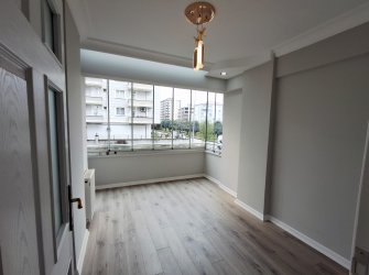 SAMSUN ATAKUM ÖMÜREVLERİ MAH TRAMVAYA CEPHE 1.KAT 4+1 165m2 ASANSÖRLÜ 14 YILLIK 4 ADET CAM BALKONLU 