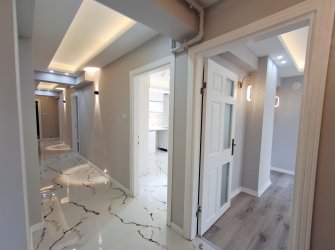 SAMSUN ATAKUM ÖMÜREVLERİ MAH TRAMVAYA CEPHE 1.KAT 4+1 165m2 ASANSÖRLÜ 14 YILLIK 4 ADET CAM BALKONLU 