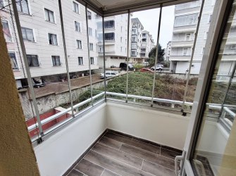 SAMSUN ATAKUM ÖMÜREVLERİ MAH TRAMVAYA CEPHE 1.KAT 4+1 165m2 ASANSÖRLÜ 14 YILLIK 4 ADET CAM BALKONLU 