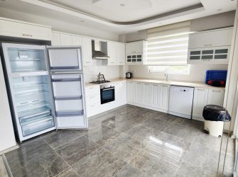 SAMSUN CANİK HASKÖY MAH 3+1 6.KAT FULL DENİZ VE ŞEHİR MANZARALI OTOPARKLI EBEVEYN BANYOLU 170m2 NET EŞYALI SATILIK ARAKAT DAİRE