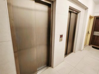 SAMSUN CANİK HASKÖY MAH 3+1 6.KAT FULL DENİZ VE ŞEHİR MANZARALI OTOPARKLI EBEVEYN BANYOLU 170m2 NET EŞYALI SATILIK ARAKAT DAİRE