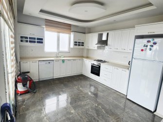 SAMSUN CANİK HASKÖY MAH 3+1 6.KAT FULL DENİZ VE ŞEHİR MANZARALI OTOPARKLI EBEVEYN BANYOLU 170m2 NET EŞYALI SATILIK ARAKAT DAİRE