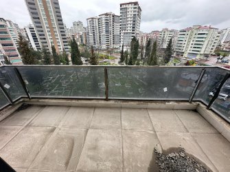 SAMSUN İLKADIM DEREBAHÇE MAH 3+1 165m2 2 GENİŞ BALKONLU OTOPARKLI CADDEYE CEPHE 7.KAT EBEVEYN BANYOLU MÜKEMMEL KONUMDA DAİRE