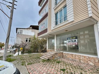 KAVACIK MAH.220M2 CADDEYE CEPHE İKİ KATLI ASANSÖRLÜ FIRSAT DÜKKAN 