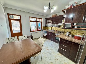 SAMSUN İLKADIM KALKANCI MH. 3+1 135 M2 2. KAT TRAMVAYA YAKIN CADDEYE CEPHE ÇİFT BALKONLU OTOPARKLI SİTE İÇİ FIRSAT DAİRE.