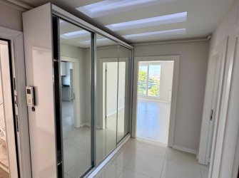 SAMSUN İLKADIM KAVACIK MH. 3+1 156 M2 2. KAT EBEVEYN BANYOLU CAM BALKONLARI TAKILI CADDEYE CEPHE SATILIK DAİRE..