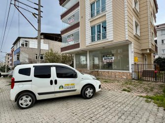 KAVACIK MAH.220M2 CADDEYE CEPHE İKİ KATLI ASANSÖRLÜ FIRSAT DÜKKAN 