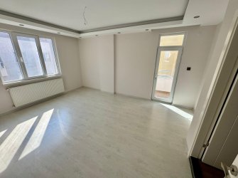 SAMSUN İLKADIM KAVACIK MH. 3+1 156 M2 2. KAT EBEVEYN BANYOLU CAM BALKONLARI TAKILI CADDEYE CEPHE SATILIK DAİRE..