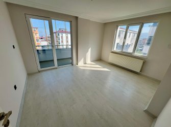 SAMSUN İLKADIM KAVACIK MH. 3+1 156 M2 2. KAT EBEVEYN BANYOLU CAM BALKONLARI TAKILI CADDEYE CEPHE SATILIK DAİRE..