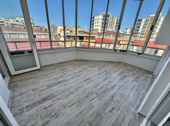 SAMSUN İLKADIM DEREBAHÇE MH. 3+1 4. KAT 135 M2 EBEVEYN BANYOLU CAM BALKONLU KOMBİSİ TAKILI KREDİYE UYGUN FIRSAT DAİRE.. 