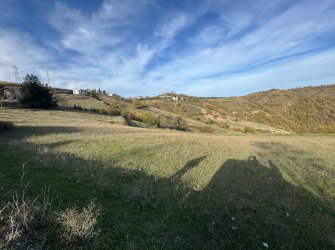 SAMSUN İLKADIM AŞAĞIAVDAN MH. 4 DÖNÜM YOLA CEPHE ELEKTRİK YOL SU PROBLEMİ YOK EV, BUNGALOV YAPIMINA UYGUN DOĞA MANZARALI FIRSAT TARLA..