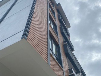 SAMSUN ATAKUM KURUPELİT MH 1+1 50m2 YÜKSEK GİRİŞ CAM BALKONLU YERDEN ISITMALI OTOPARKLI SIFIR FIRSAT DAİRE