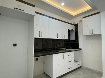 SAMSUN İLKADIM PAZAR MAH 2+1 90m2 İÇİ ÖZEL YAPIM CAM BALKONLU KREDİYE UYGUN MÜKEMMEL KONUMDA YÜKSEK GİRİŞ KAT DAİRE 