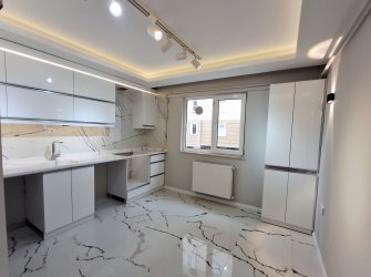 SAMSUN ATAKUM ÖMÜREVLERİ MAH TRAMVAYA CEPHE 1.KAT 4+1 165m2 ASANSÖRLÜ 14 YILLIK 4 ADET CAM BALKONLU 