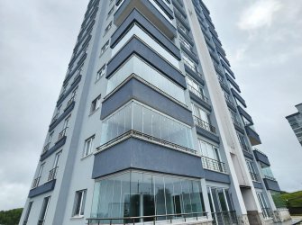 SAMSUN CANİK HASKÖY MAH 3+1 6.KAT FULL DENİZ VE ŞEHİR MANZARALI OTOPARKLI EBEVEYN BANYOLU 170m2 NET EŞYALI SATILIK ARAKAT DAİRE